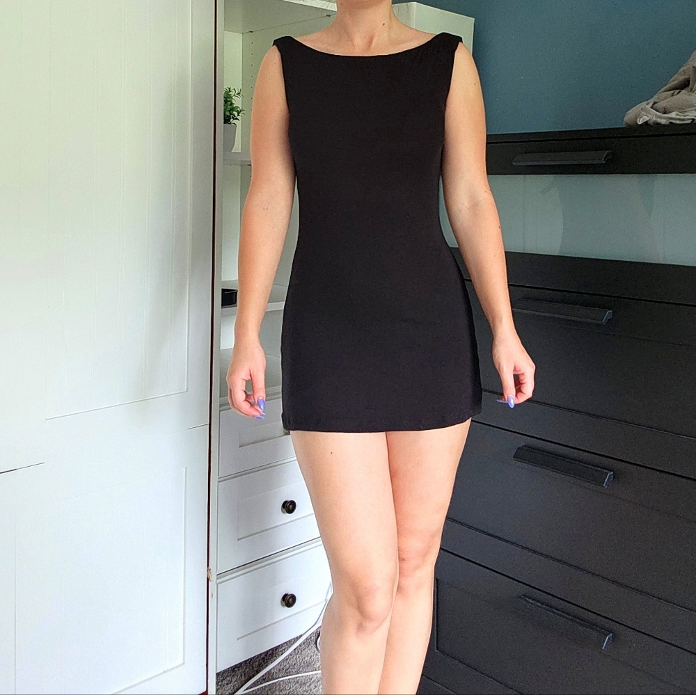 Buid-in Bra, Open Back Elegant Black Sleeveless Mini Dress